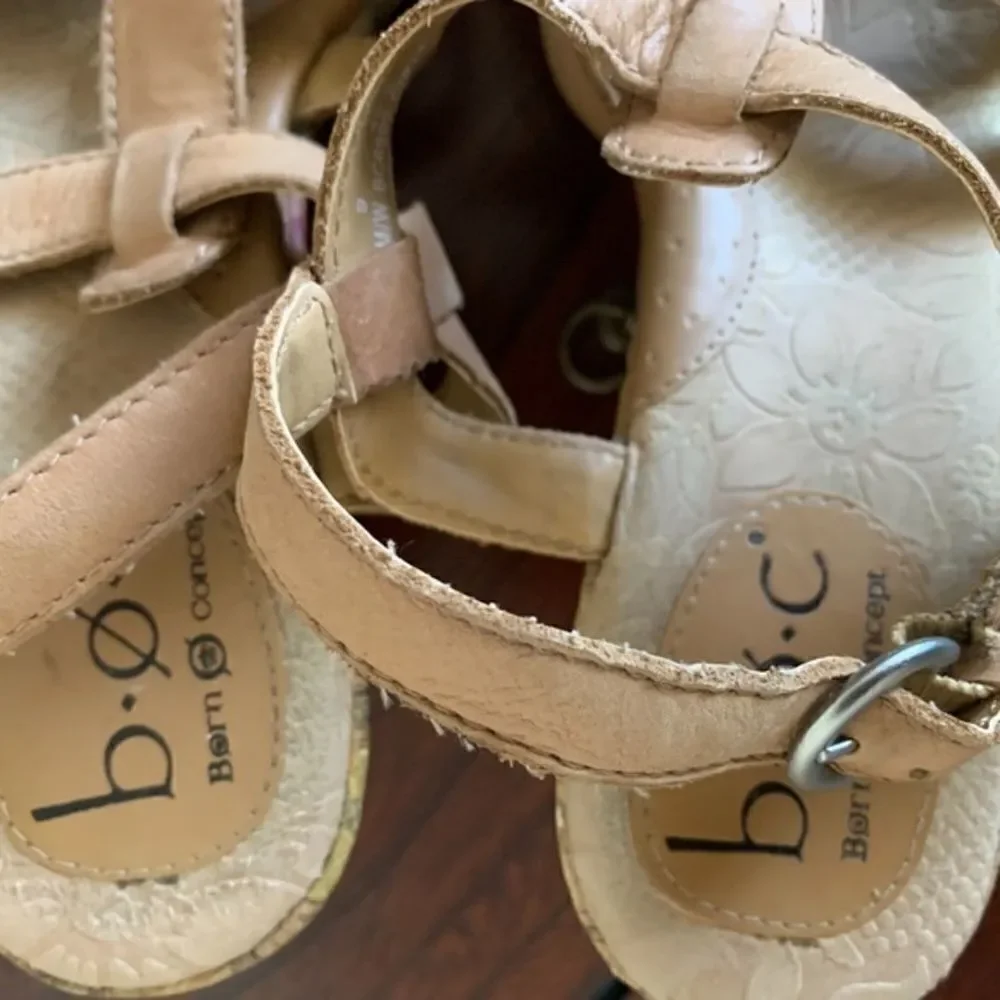 Born BOC BEIGE LEATHER SANDALS SIZE US 9​​​​